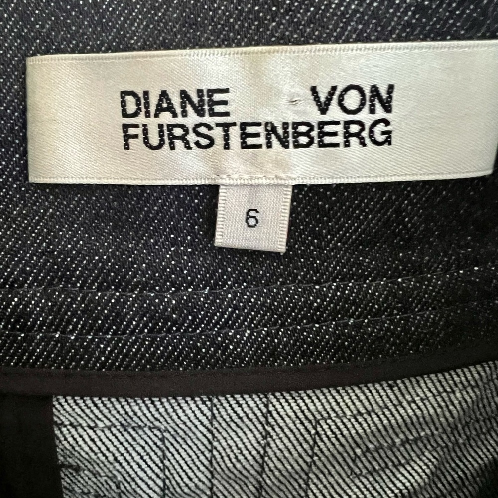 Diane von Fürstenberg, sexy denim pencil skirt with stretch-LIKE NEW! - Picture 2 of 15